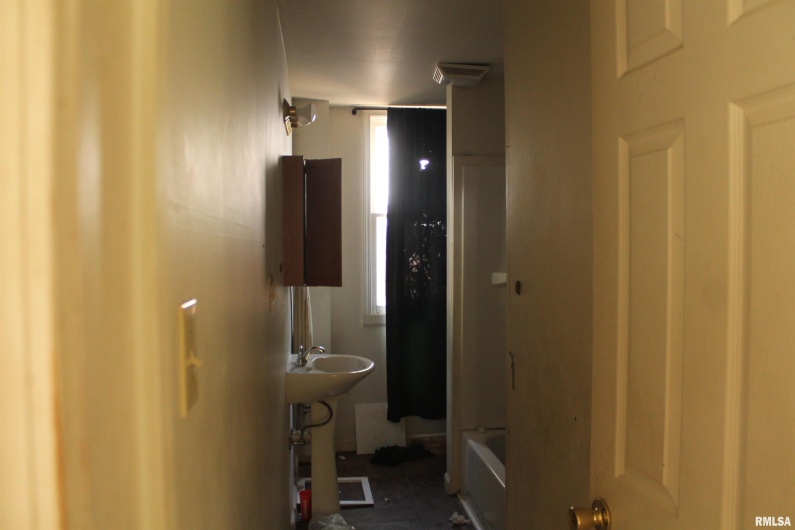 706 WALNUT Street, Carbondale, Illinois 62901, 3 Bedrooms Bedrooms, 0 ,1 BathroomBathrooms,Residential,For Sale,WALNUT,0,RMAEB459528