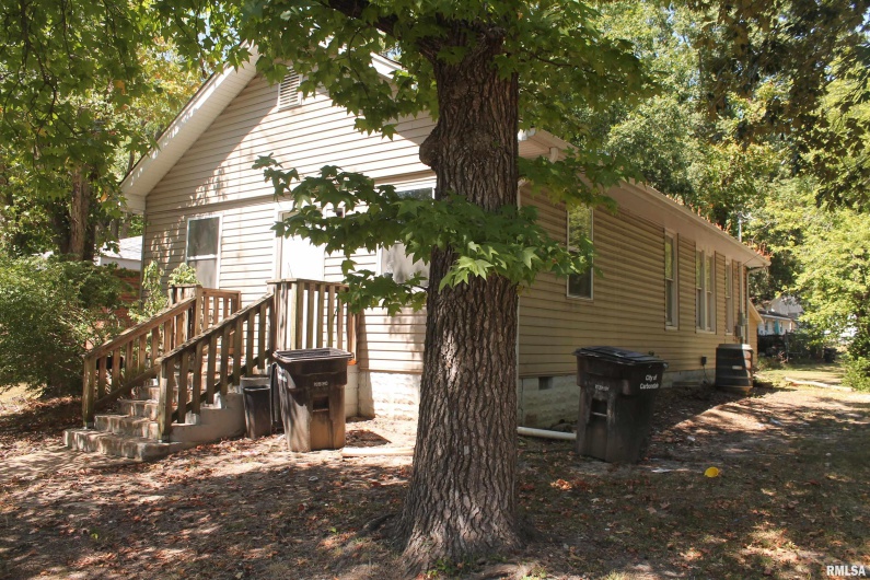 706 WALNUT Street, Carbondale, Illinois 62901, 3 Bedrooms Bedrooms, 0 ,1 BathroomBathrooms,Residential,For Sale,WALNUT,0,RMAEB459528
