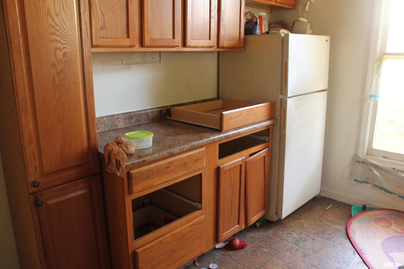 706 WALNUT Street, Carbondale, Illinois 62901, 3 Bedrooms Bedrooms, 0 ,1 BathroomBathrooms,Residential,For Sale,WALNUT,0,RMAEB459528