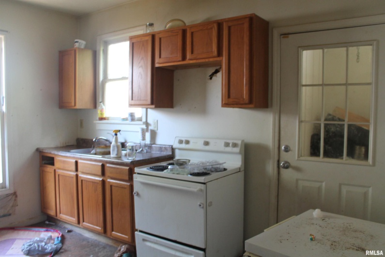 706 WALNUT Street, Carbondale, Illinois 62901, 3 Bedrooms Bedrooms, 0 ,1 BathroomBathrooms,Residential,For Sale,WALNUT,0,RMAEB459528