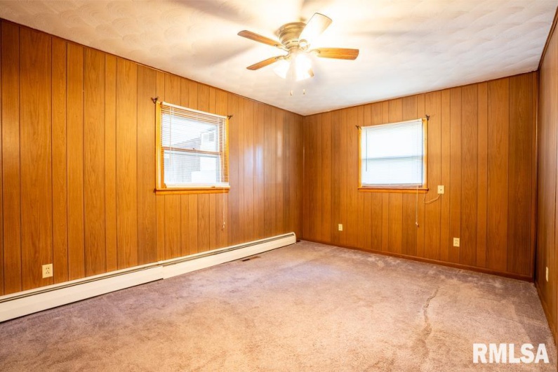 208 SYCAMORE Street, Elkville, Illinois 62932, 2 Bedrooms Bedrooms, 0 ,2 BathroomsBathrooms,Residential,For Sale,SYCAMORE,0,RMAQC4266929
