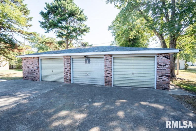 208 SYCAMORE Street, Elkville, Illinois 62932, 2 Bedrooms Bedrooms, 0 ,2 BathroomsBathrooms,Residential,For Sale,SYCAMORE,0,RMAQC4266929