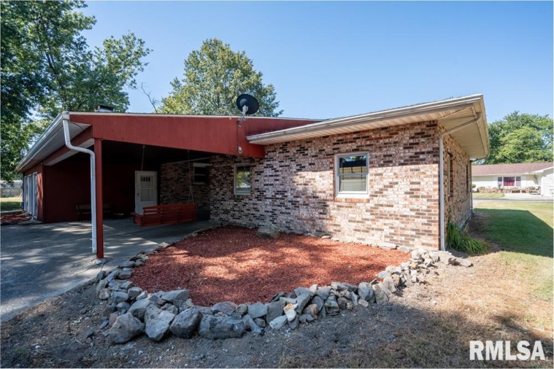 208 SYCAMORE Street, Elkville, Illinois 62932, 2 Bedrooms Bedrooms, 0 ,2 BathroomsBathrooms,Residential,For Sale,SYCAMORE,0,RMAQC4266929