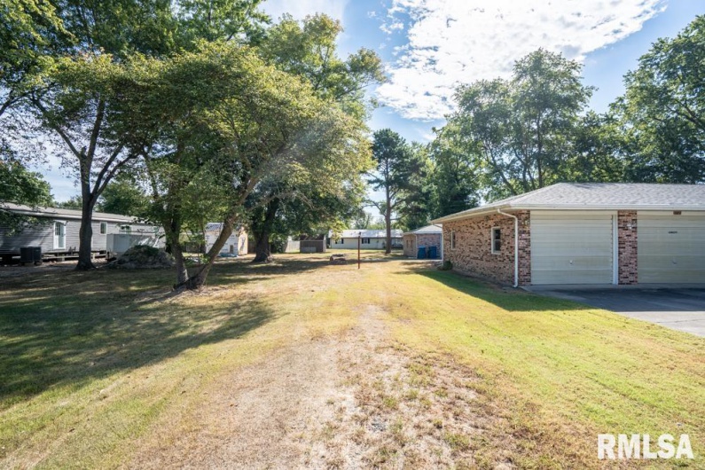 208 SYCAMORE Street, Elkville, Illinois 62932, 2 Bedrooms Bedrooms, 0 ,2 BathroomsBathrooms,Residential,For Sale,SYCAMORE,0,RMAQC4266929