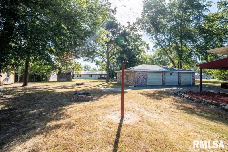 208 SYCAMORE Street, Elkville, Illinois 62932, 2 Bedrooms Bedrooms, 0 ,2 BathroomsBathrooms,Residential,For Sale,SYCAMORE,0,RMAQC4266929