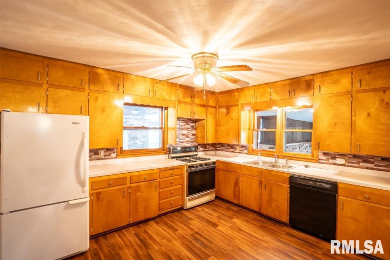 208 SYCAMORE Street, Elkville, Illinois 62932, 2 Bedrooms Bedrooms, 0 ,2 BathroomsBathrooms,Residential,For Sale,SYCAMORE,0,RMAQC4266929
