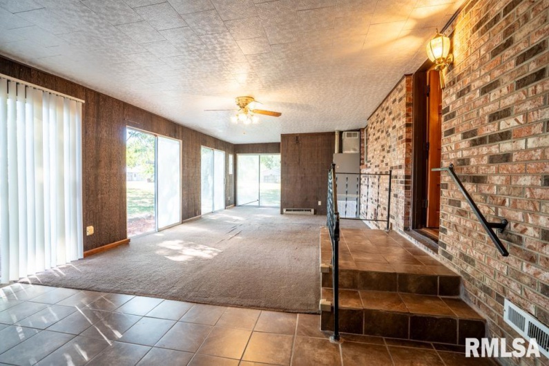 208 SYCAMORE Street, Elkville, Illinois 62932, 2 Bedrooms Bedrooms, 0 ,2 BathroomsBathrooms,Residential,For Sale,SYCAMORE,0,RMAQC4266929