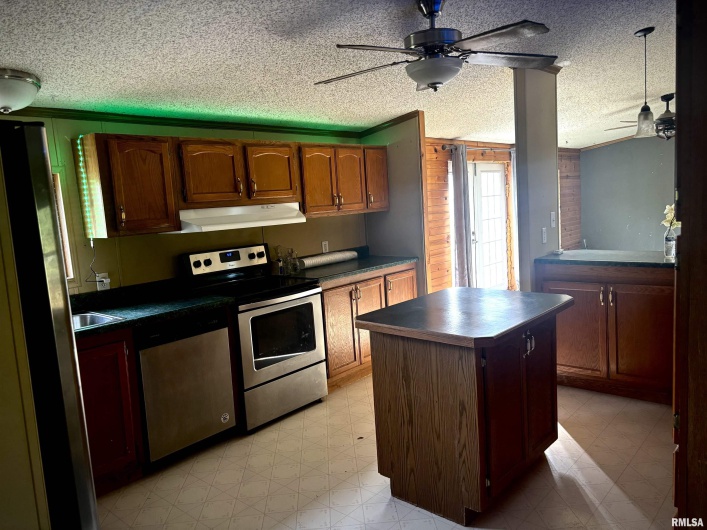 4295 Lick Creek Road, Buncombe, Illinois 62912, 3 Bedrooms Bedrooms, 0 ,2 BathroomsBathrooms,Residential,For Sale,Lick Creek,0,RMAQC4266931