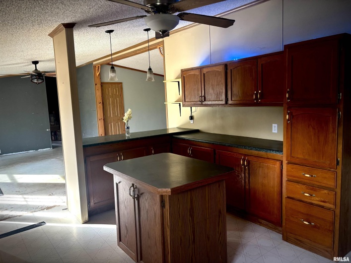 4295 Lick Creek Road, Buncombe, Illinois 62912, 3 Bedrooms Bedrooms, 0 ,2 BathroomsBathrooms,Residential,For Sale,Lick Creek,0,RMAQC4266931