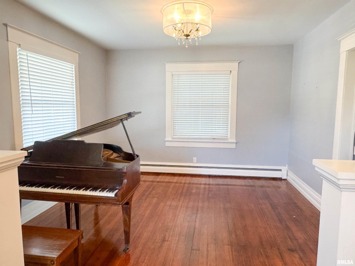 102 FRONT Street, Dongola, Illinois 62926, 5 Bedrooms Bedrooms, 0 ,3 BathroomsBathrooms,Residential,For Sale,FRONT,0,RMAEB459546