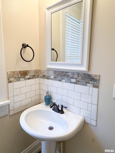102 FRONT Street, Dongola, Illinois 62926, 5 Bedrooms Bedrooms, 0 ,3 BathroomsBathrooms,Residential,For Sale,FRONT,0,RMAEB459546