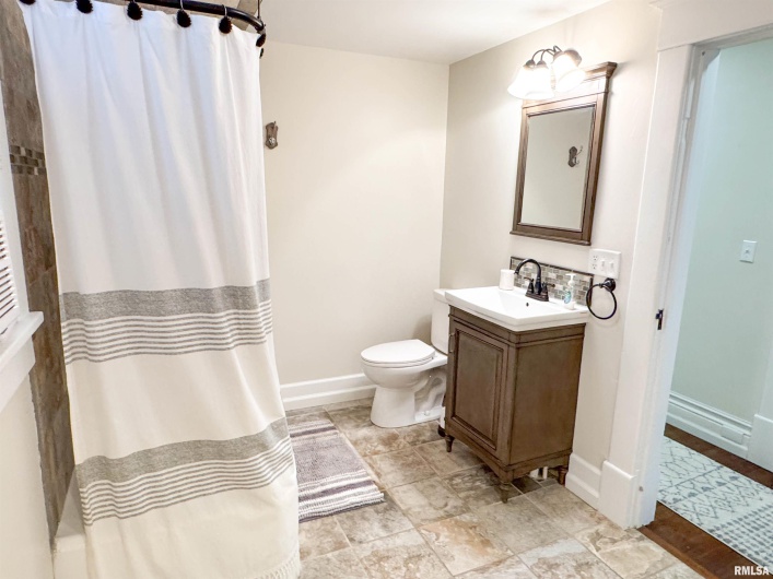 102 FRONT Street, Dongola, Illinois 62926, 5 Bedrooms Bedrooms, 0 ,3 BathroomsBathrooms,Residential,For Sale,FRONT,0,RMAEB459546