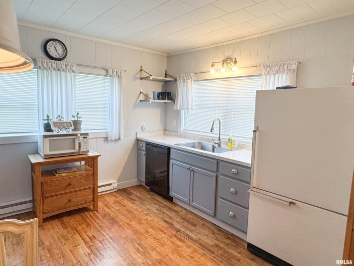 102 FRONT Street, Dongola, Illinois 62926, 5 Bedrooms Bedrooms, 0 ,3 BathroomsBathrooms,Residential,For Sale,FRONT,0,RMAEB459546