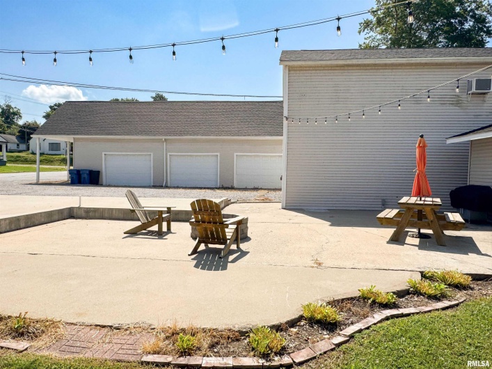 102 FRONT Street, Dongola, Illinois 62926, 5 Bedrooms Bedrooms, 0 ,3 BathroomsBathrooms,Residential,For Sale,FRONT,0,RMAEB459546