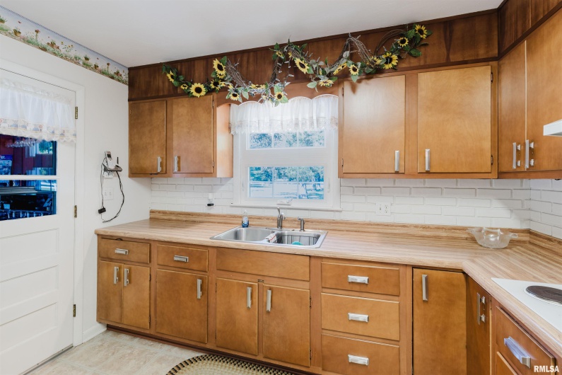 14655 CHRISTMAS TREE Road, Johnston City, Illinois 62951, 3 Bedrooms Bedrooms, 0 ,1 BathroomBathrooms,Residential,For Sale,CHRISTMAS TREE,0,RMAQC4266934
