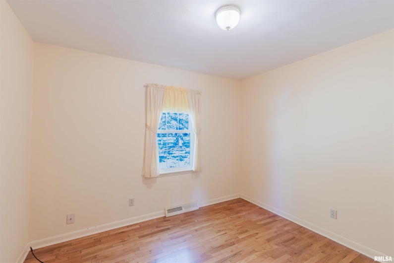 14655 CHRISTMAS TREE Road, Johnston City, Illinois 62951, 3 Bedrooms Bedrooms, 0 ,1 BathroomBathrooms,Residential,For Sale,CHRISTMAS TREE,0,RMAQC4266934