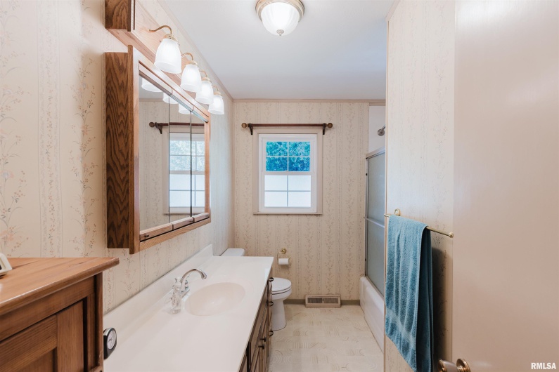 14655 CHRISTMAS TREE Road, Johnston City, Illinois 62951, 3 Bedrooms Bedrooms, 0 ,1 BathroomBathrooms,Residential,For Sale,CHRISTMAS TREE,0,RMAQC4266934