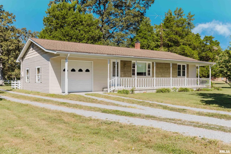 14655 CHRISTMAS TREE Road, Johnston City, Illinois 62951, 3 Bedrooms Bedrooms, 0 ,1 BathroomBathrooms,Residential,For Sale,CHRISTMAS TREE,0,RMAQC4266934