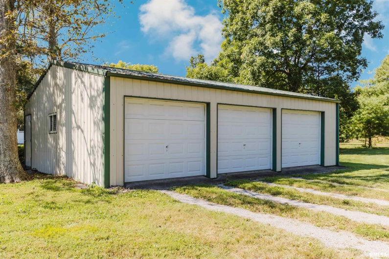 14655 CHRISTMAS TREE Road, Johnston City, Illinois 62951, 3 Bedrooms Bedrooms, 0 ,1 BathroomBathrooms,Residential,For Sale,CHRISTMAS TREE,0,RMAQC4266934