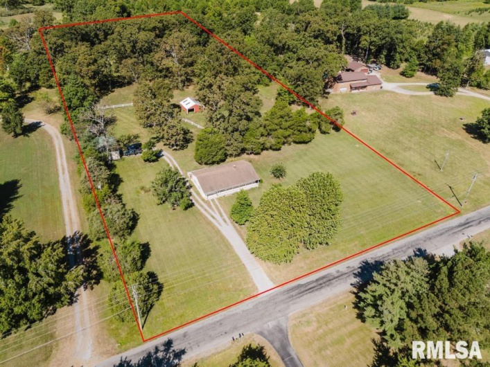 14655 CHRISTMAS TREE Road, Johnston City, Illinois 62951, 3 Bedrooms Bedrooms, 0 ,1 BathroomBathrooms,Residential,For Sale,CHRISTMAS TREE,0,RMAQC4266934