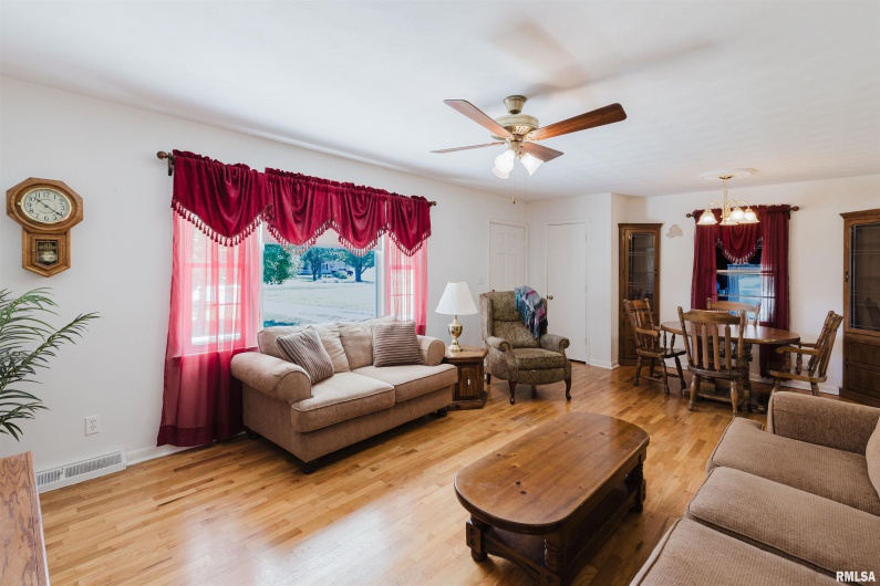 14655 CHRISTMAS TREE Road, Johnston City, Illinois 62951, 3 Bedrooms Bedrooms, 0 ,1 BathroomBathrooms,Residential,For Sale,CHRISTMAS TREE,0,RMAQC4266934