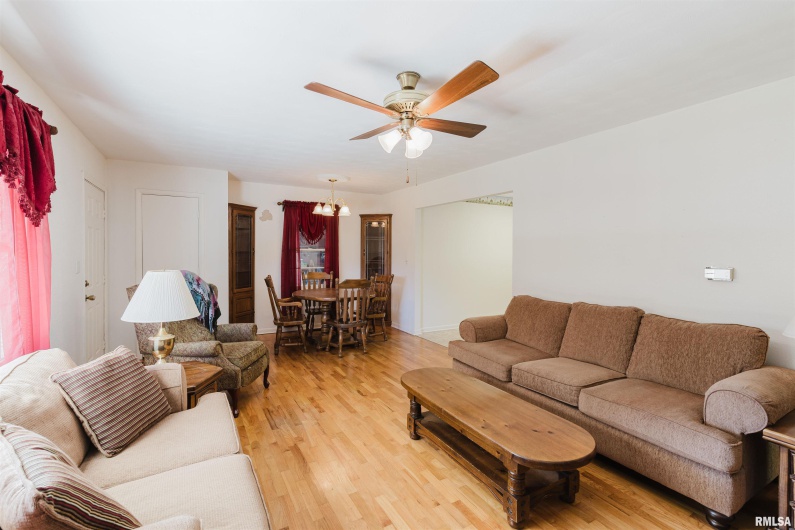 14655 CHRISTMAS TREE Road, Johnston City, Illinois 62951, 3 Bedrooms Bedrooms, 0 ,1 BathroomBathrooms,Residential,For Sale,CHRISTMAS TREE,0,RMAQC4266934
