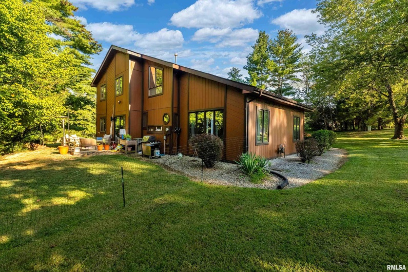 183 HERITAGE Road, Carbondale, Illinois 62903, 3 Bedrooms Bedrooms, 0 ,2 BathroomsBathrooms,Residential,For Sale,HERITAGE,0,RMAEB459548