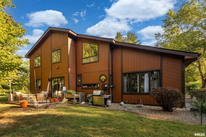 183 HERITAGE Road, Carbondale, Illinois 62903, 3 Bedrooms Bedrooms, 0 ,2 BathroomsBathrooms,Residential,For Sale,HERITAGE,0,RMAEB459548