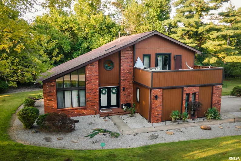 183 HERITAGE Road, Carbondale, Illinois 62903, 3 Bedrooms Bedrooms, 0 ,2 BathroomsBathrooms,Residential,For Sale,HERITAGE,0,RMAEB459548