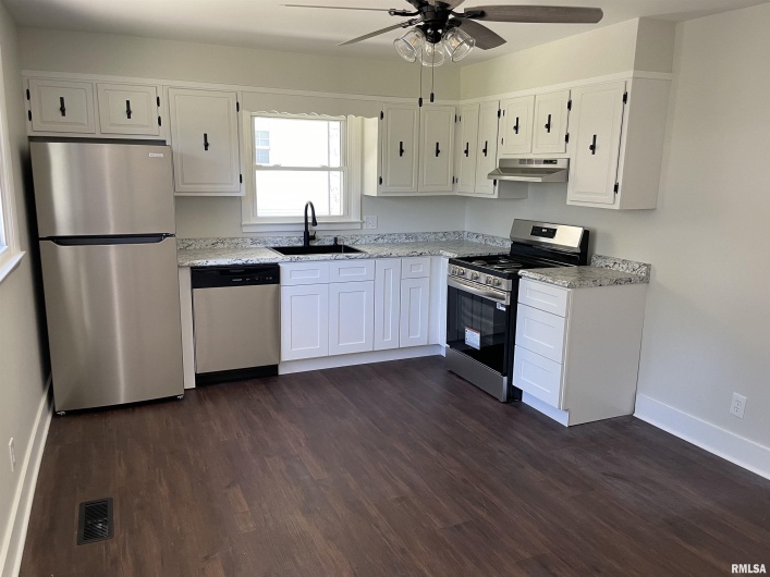 319 LINDSEY Street, Metropolis, Illinois 62960, 3 Bedrooms Bedrooms, 0 ,2 BathroomsBathrooms,Residential,For Sale,LINDSEY,0,RMAEB459554