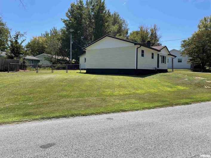 319 LINDSEY Street, Metropolis, Illinois 62960, 3 Bedrooms Bedrooms, 0 ,2 BathroomsBathrooms,Residential,For Sale,LINDSEY,0,RMAEB459554