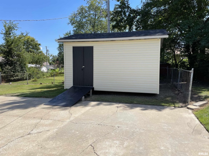 319 LINDSEY Street, Metropolis, Illinois 62960, 3 Bedrooms Bedrooms, 0 ,2 BathroomsBathrooms,Residential,For Sale,LINDSEY,0,RMAEB459554