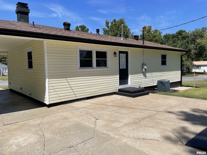 319 LINDSEY Street, Metropolis, Illinois 62960, 3 Bedrooms Bedrooms, 0 ,2 BathroomsBathrooms,Residential,For Sale,LINDSEY,0,RMAEB459554
