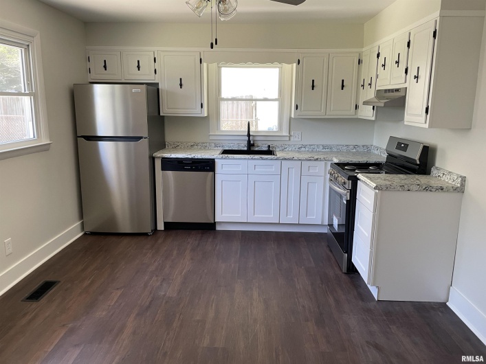 319 LINDSEY Street, Metropolis, Illinois 62960, 3 Bedrooms Bedrooms, 0 ,2 BathroomsBathrooms,Residential,For Sale,LINDSEY,0,RMAEB459554