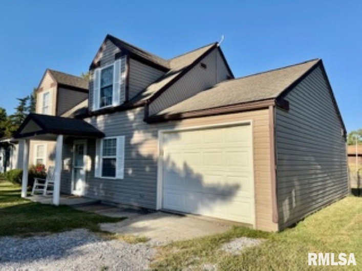 1204 THOMPSON Street, Carterville, Illinois 62918, 3 Bedrooms Bedrooms, 0 ,2 BathroomsBathrooms,Residential,For Sale,THOMPSON,0,RMAEB459555
