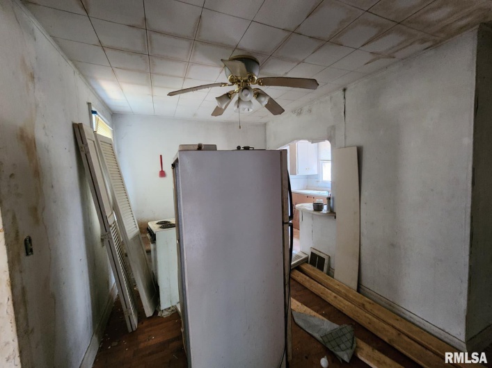 1105 COLLEGE Street, Carbondale, Illinois 62901, 3 Bedrooms Bedrooms, 0 ,1 BathroomBathrooms,Residential,For Sale,COLLEGE,0,RMAPA1260614