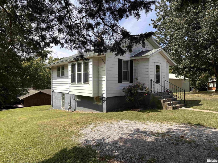 305 LOCUST Street, Jonesboro, Illinois 62952, 2 Bedrooms Bedrooms, 0 ,1 BathroomBathrooms,Residential,For Sale,LOCUST,0,RMAQC4266987