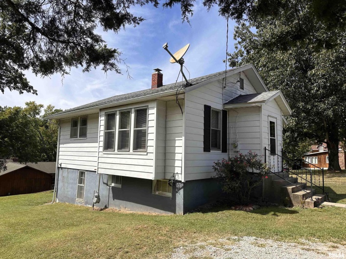 305 LOCUST Street, Jonesboro, Illinois 62952, 2 Bedrooms Bedrooms, 0 ,1 BathroomBathrooms,Residential,For Sale,LOCUST,0,RMAQC4266987