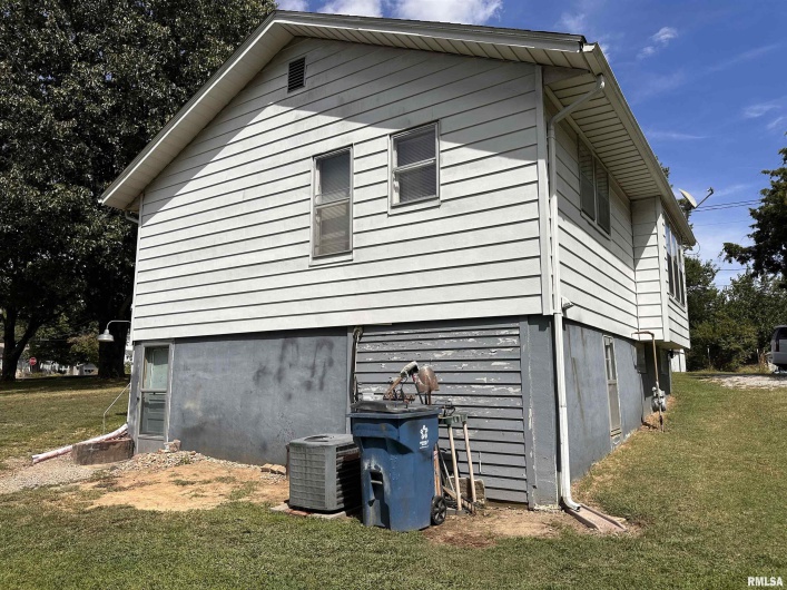 305 LOCUST Street, Jonesboro, Illinois 62952, 2 Bedrooms Bedrooms, 0 ,1 BathroomBathrooms,Residential,For Sale,LOCUST,0,RMAQC4266987