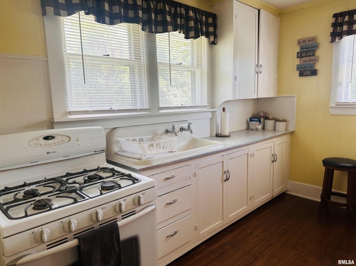 305 LOCUST Street, Jonesboro, Illinois 62952, 2 Bedrooms Bedrooms, 0 ,1 BathroomBathrooms,Residential,For Sale,LOCUST,0,RMAQC4266987