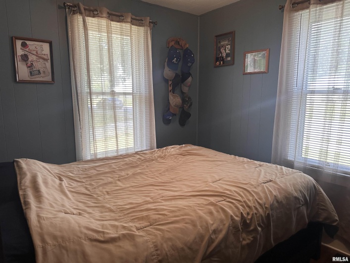 305 LOCUST Street, Jonesboro, Illinois 62952, 2 Bedrooms Bedrooms, 0 ,1 BathroomBathrooms,Residential,For Sale,LOCUST,0,RMAQC4266987