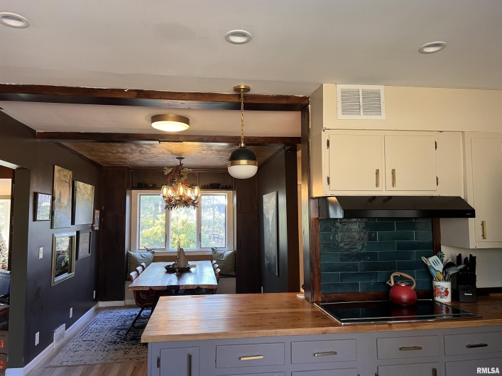 904 OAKLAND Avenue, Carbondale, Illinois 62901, 4 Bedrooms Bedrooms, 0 ,2 BathroomsBathrooms,Residential,For Sale,OAKLAND,0,RMAEB459570