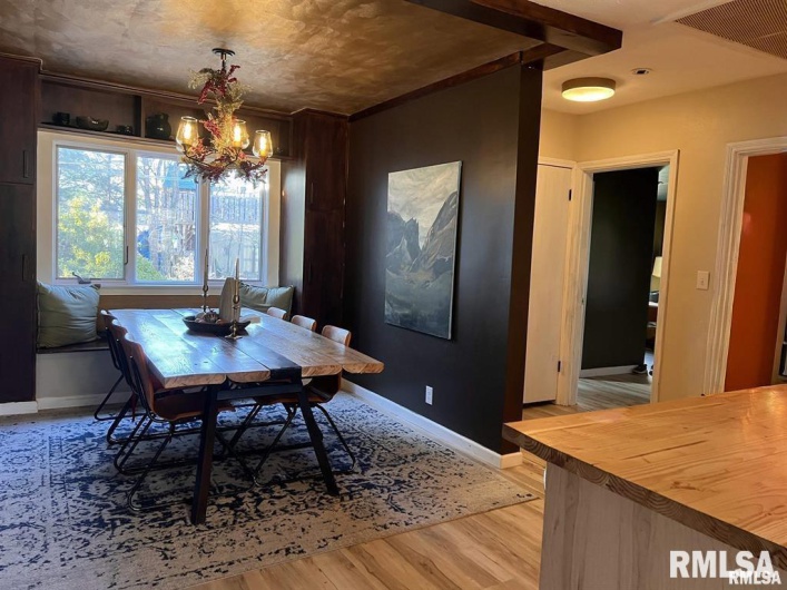 904 OAKLAND Avenue, Carbondale, Illinois 62901, 4 Bedrooms Bedrooms, 0 ,2 BathroomsBathrooms,Residential,For Sale,OAKLAND,0,RMAEB459570