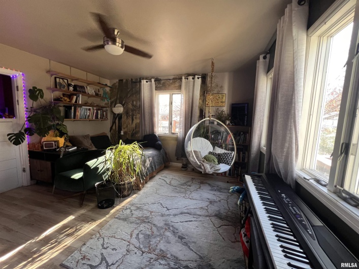 904 OAKLAND Avenue, Carbondale, Illinois 62901, 4 Bedrooms Bedrooms, 0 ,2 BathroomsBathrooms,Residential,For Sale,OAKLAND,0,RMAEB459570