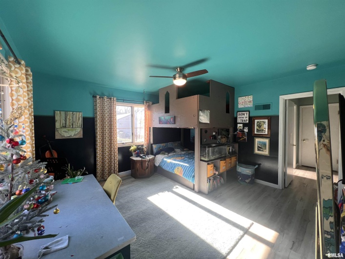 904 OAKLAND Avenue, Carbondale, Illinois 62901, 4 Bedrooms Bedrooms, 0 ,2 BathroomsBathrooms,Residential,For Sale,OAKLAND,0,RMAEB459570
