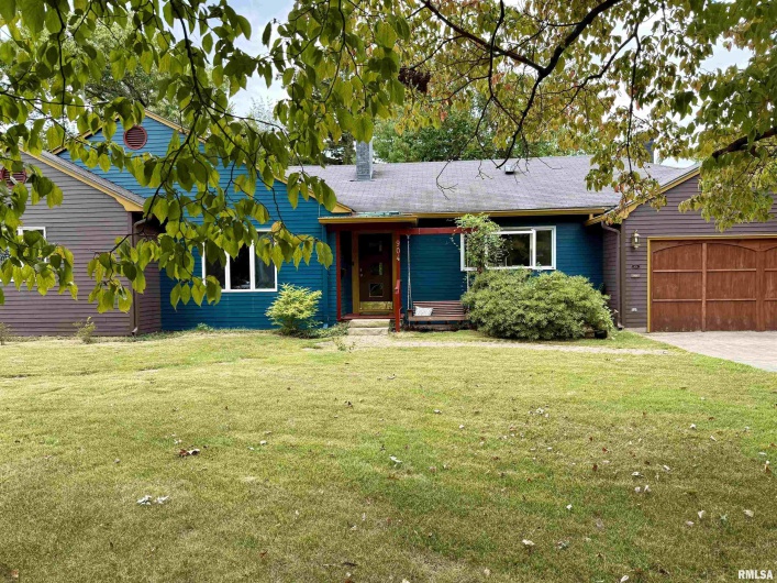 904 OAKLAND Avenue, Carbondale, Illinois 62901, 4 Bedrooms Bedrooms, 0 ,2 BathroomsBathrooms,Residential,For Sale,OAKLAND,0,RMAEB459570