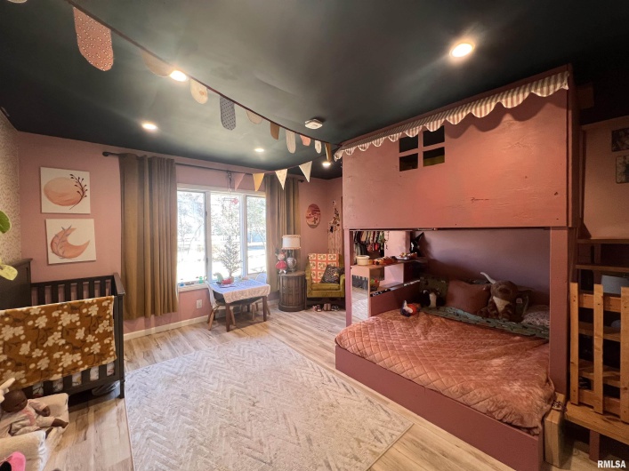 904 OAKLAND Avenue, Carbondale, Illinois 62901, 4 Bedrooms Bedrooms, 0 ,2 BathroomsBathrooms,Residential,For Sale,OAKLAND,0,RMAEB459570