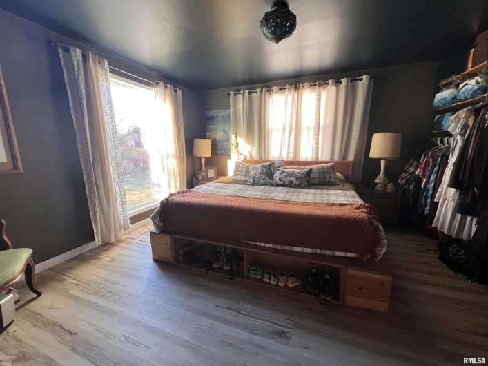 904 OAKLAND Avenue, Carbondale, Illinois 62901, 4 Bedrooms Bedrooms, 0 ,2 BathroomsBathrooms,Residential,For Sale,OAKLAND,0,RMAEB459570