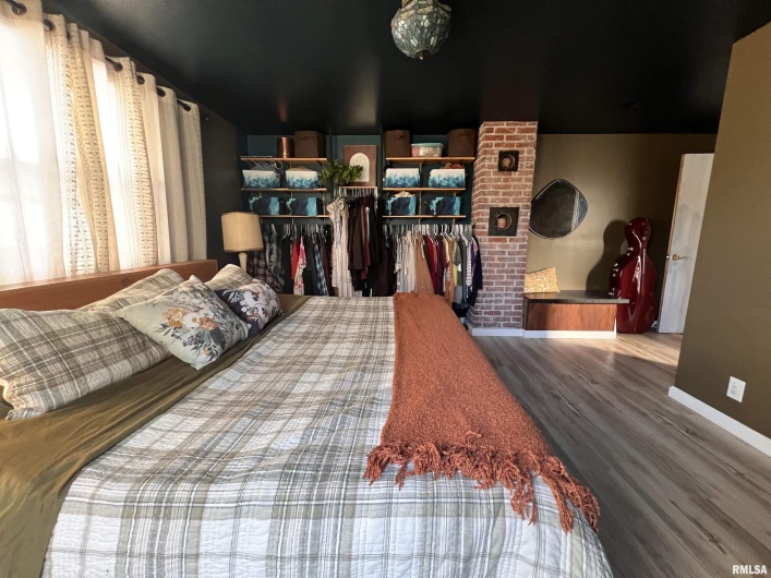 904 OAKLAND Avenue, Carbondale, Illinois 62901, 4 Bedrooms Bedrooms, 0 ,2 BathroomsBathrooms,Residential,For Sale,OAKLAND,0,RMAEB459570
