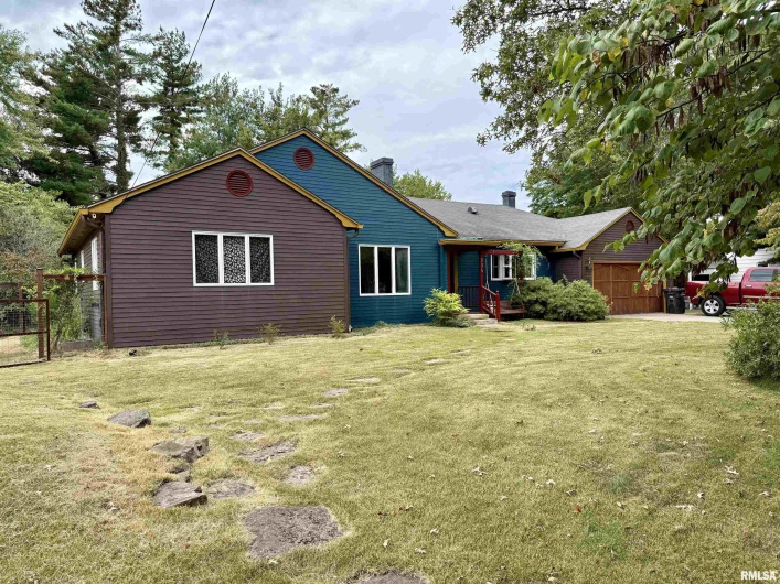 904 OAKLAND Avenue, Carbondale, Illinois 62901, 4 Bedrooms Bedrooms, 0 ,2 BathroomsBathrooms,Residential,For Sale,OAKLAND,0,RMAEB459570